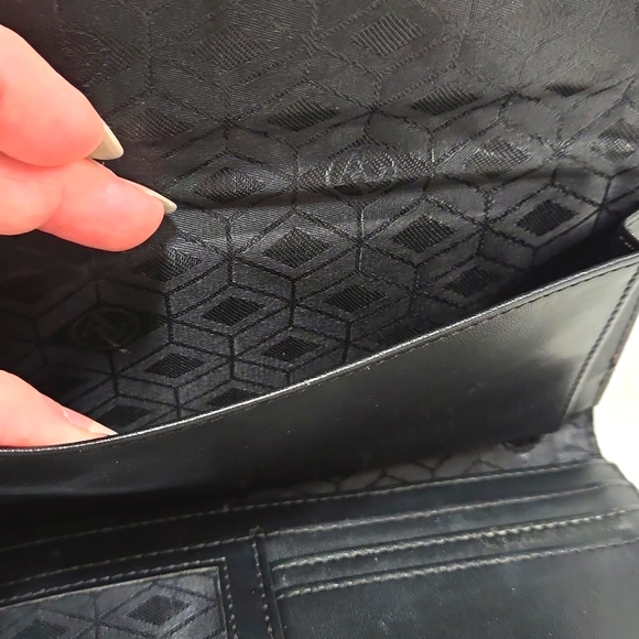 Adrienne Vittadini. Floral Pink. Clutch Wallet. - Picture 4 of 10